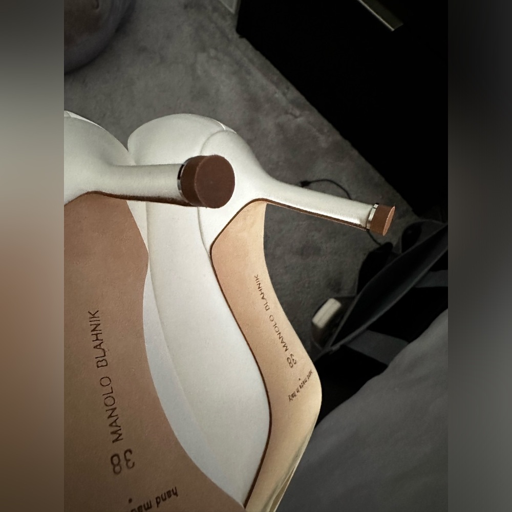 Satin wedding Manolo Blahnik-Hangisi 70 - Picture 4 of 7